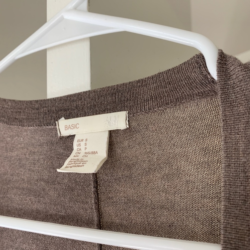 H&M Basic Cardigan in Light Brown Size Small - Picture 3 of 4